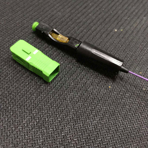 0.9mm câble à fibre optique connecteur rapide de champ SC/APC installable