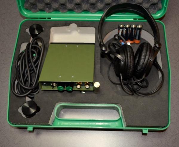 Stereo Stethoscope Wall Listening Device With Two Sensors Thru Solid Structures