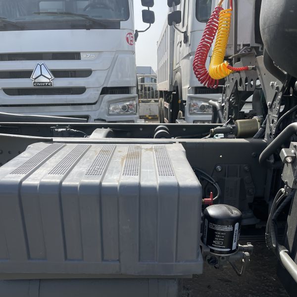 6x4 Wheel 420hp Howo Sinotruk Tractor Truck Used Euro 2 Multimedia System