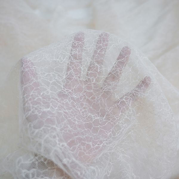 Tela bordada escarpada OEKO - Tex Standard de Tulle del cordón de la capa floral poner crema