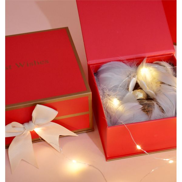 Складчивая папковая коробка для упаковки свадебных подарков с магнитным закрытием