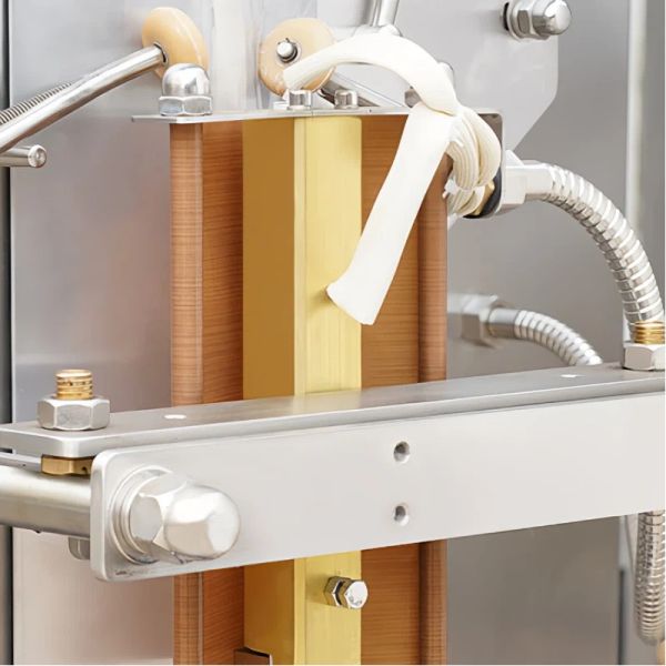 Intelligent Liquid Packaging Machines High Temperature Fill Seal Packaging Machine 1.5kw