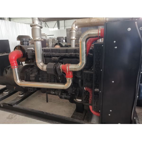 Dongfeng Cummins Diesel Generator Set with Digital Control Panel, Cummins Engine, and Silent Operation for Industrial Power Supply