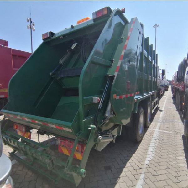 SINOTRUK HOWO Heavy Duty 6x4 Compactor Refuse Collection Delivery Truck