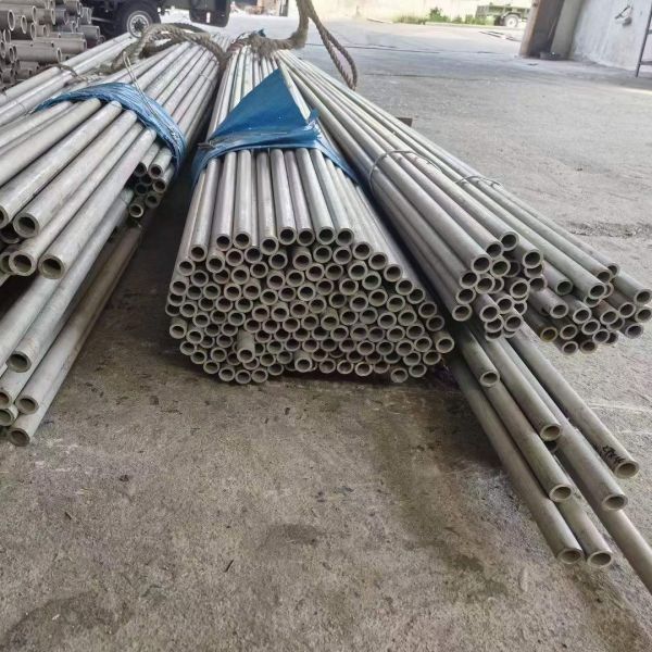 Seamless & Welded Stainless Steel Pipe Bright Finishing / Pickling  Solid Solution SS Pipes