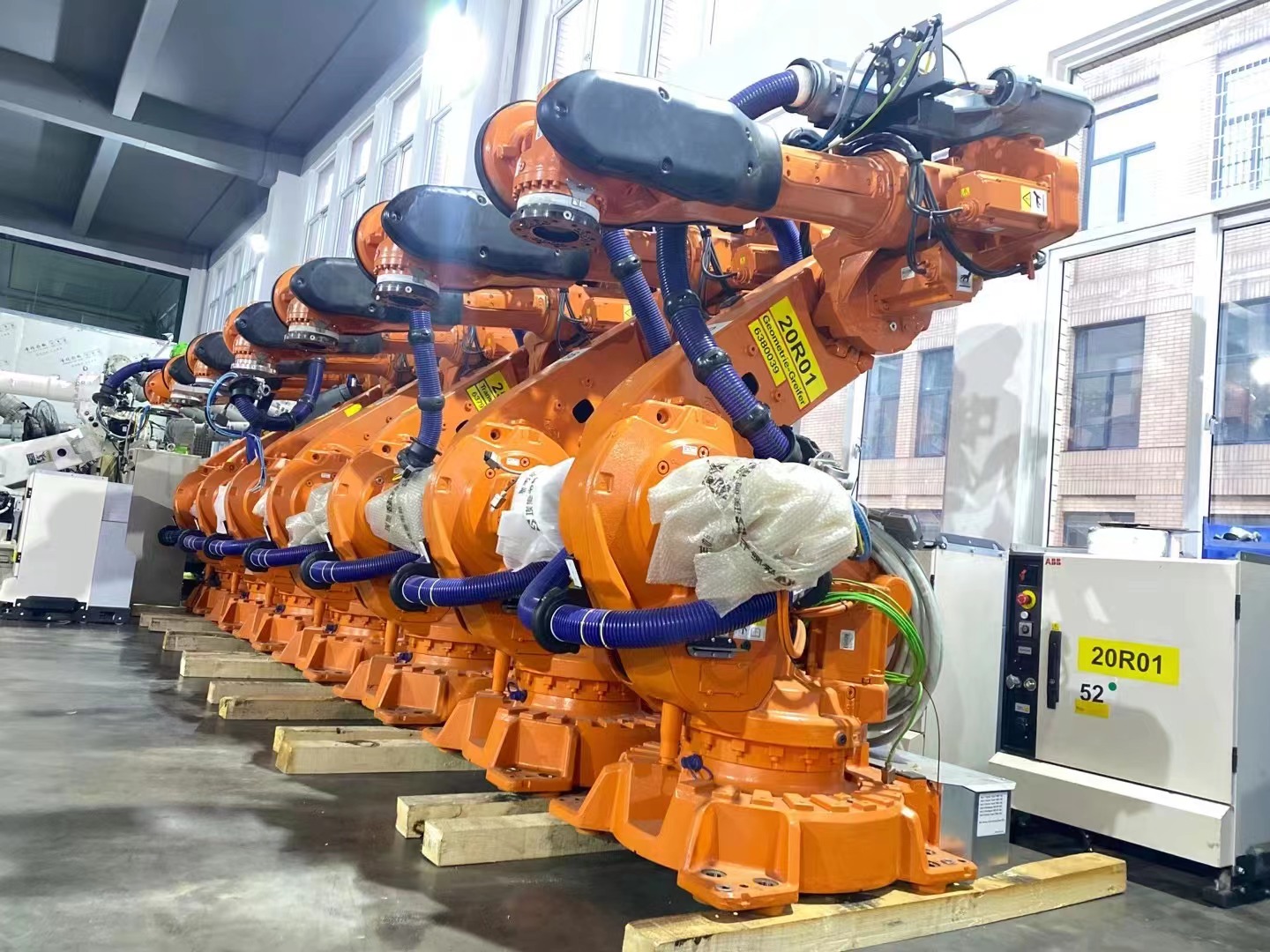 IRB6640 использовало робот ABB для погрузо-разгрузочной работы нагружающ и разгружающ