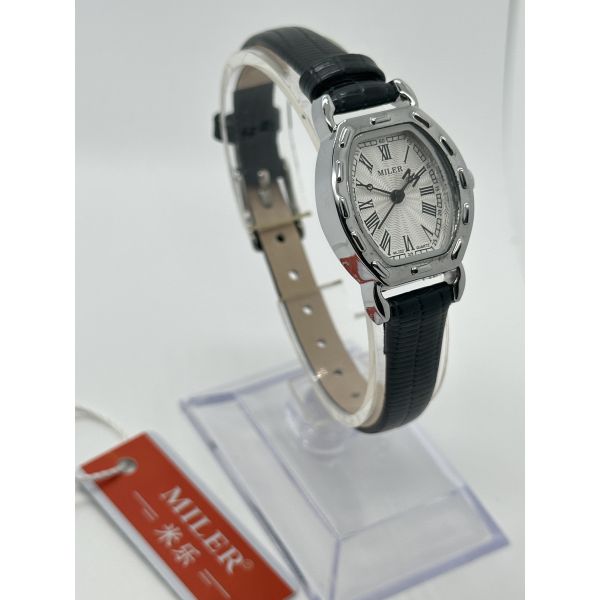 Белые аналоговые Lady Quartz Watch Модные черные кожаные часы