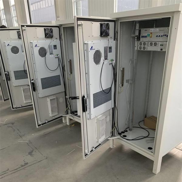 Armarios impermeables para exteriores para equipos de comunicación integrados con electrónica