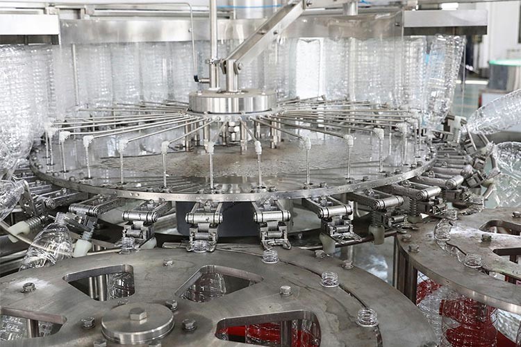 полная машина завалки 5000BPH бутылки ЛЮБИМЦА минеральной воды 500ml