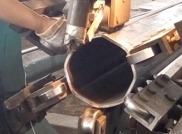 Long Stick Automatic Welding Machine Dozen Sides Conical Pole Productions Line Use MIG/MAG Welding Method