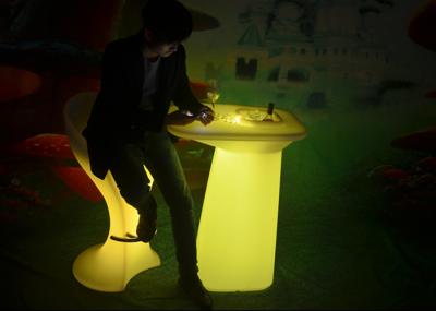 Parties Led Cocktail Table 75 * 60 * 100cm 16 Colors With Bottle Holder