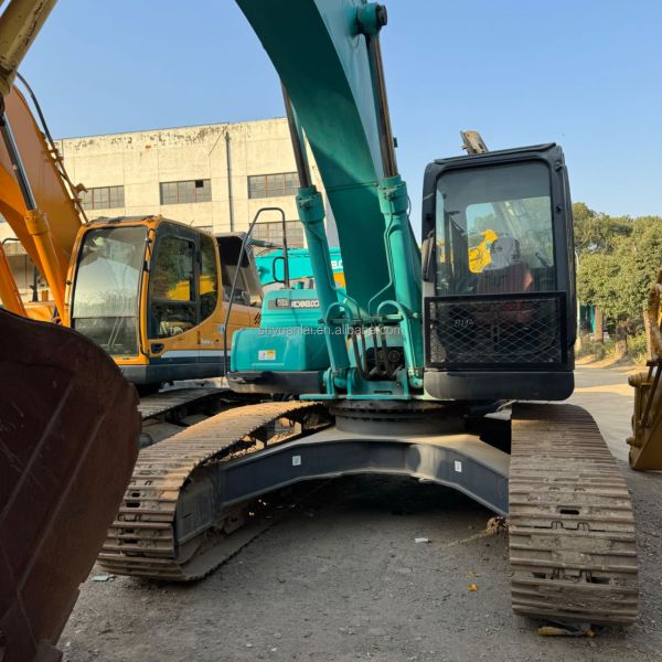 Excavateur Kobelco SK260 d'occasion avec conception en acier doux et puissance globale élevée