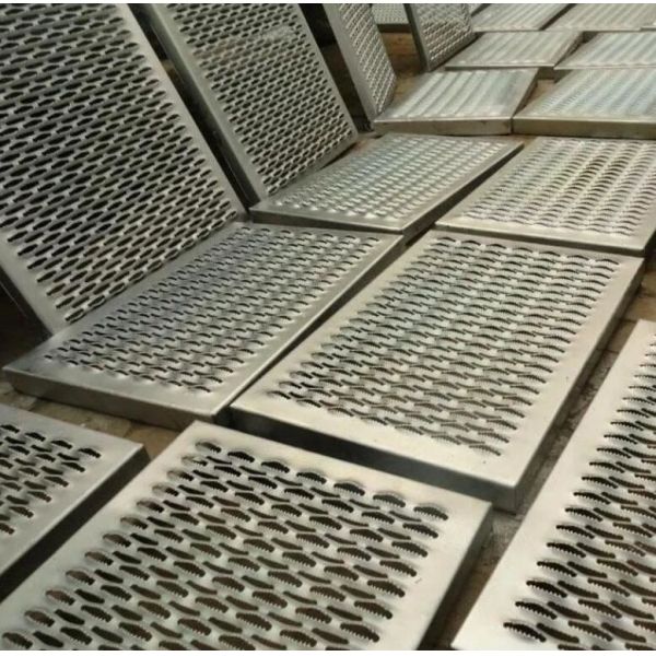 Противоподвижная сцепка, защитная подставка, перфорированная решетка, металлические панели для проезжей части