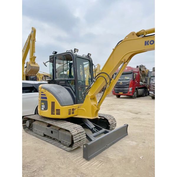 Excavateur d'occasion Komatsu PC55MR Petite excavatrice avec soupape hydraulique d'origine