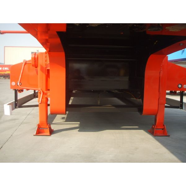 Payload Low Bed Semi Trailer Trucks 40T Optional For Transport Customized