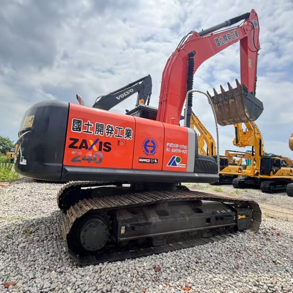 Earthmoving Hitachi ZX240 Repossessed Mini Excavators Crawler 24 Ton 132KW