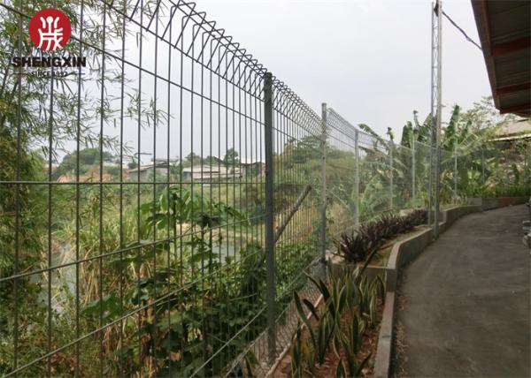 Iron U55 Roll Top Fencing Panels Triangle Bending Welded Wire