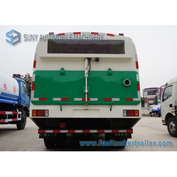 Dust Sunction Isuzu Sanitation Truck , 6 Wheels 4 X 2 3500KG Road Cleaning Truck