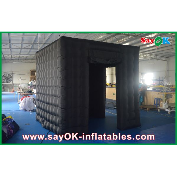 Приведенная будочка фото освещает черный шатер будочки фото 2 дверей открытия раздувной для украшения рождества