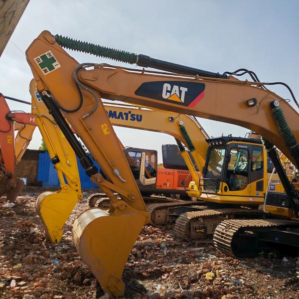 Un moteur de pelleteuse CAT durable avec une puissance nette du volant de 31,1 KW 41,7 HP et une profondeur maximale de creusement de 6,5 M