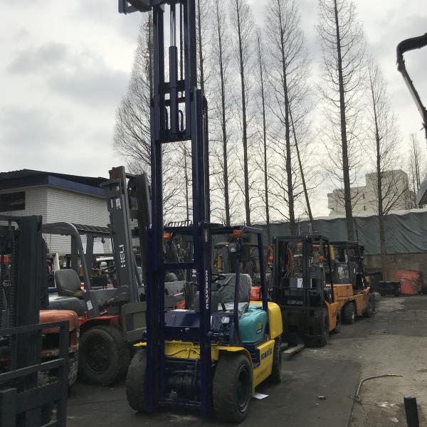 Komatsu FD30 Forklift 3 Ton 4.5 Meters 3 Stages Diesel Forklift Used Lifting Machine Manufactured In Japan