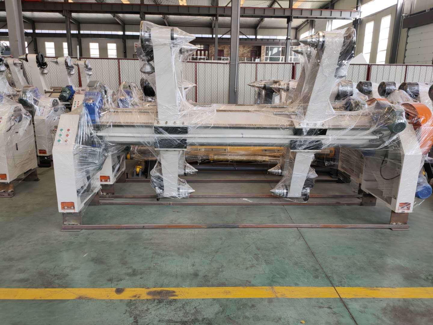 Ширина катка на стойке 1600mm 1800mm бумажной фабрики ПАКЕТА SY электрическая