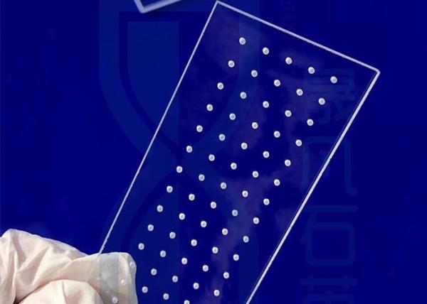 La silice transparente de Morse 6,5 a fondu le quartz Windows avec le trou