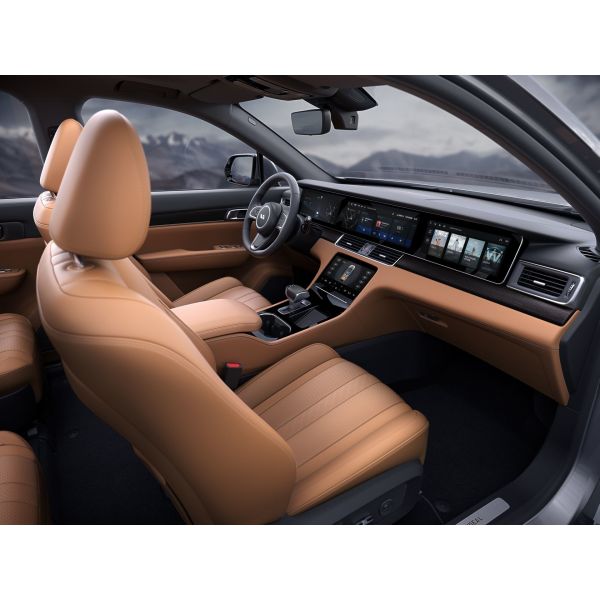 220km/h Plug In Hybrid SUV 700Km Range Four Screens Six Seater Electric Car