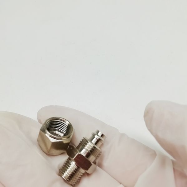 Небольшая точность штуцеров пневматической трубки размера высокая для трубопровода для воздуха/пневматических инструментов