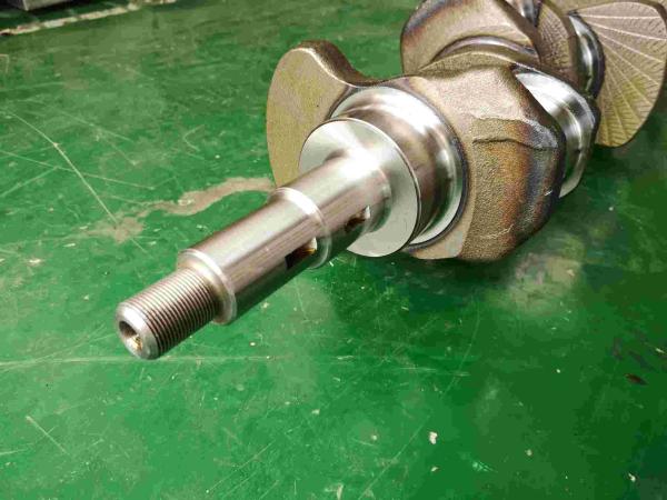 ME082505 Mitsubishi Engine Crankshaft Model 6d31 Material Forging Crankshaft