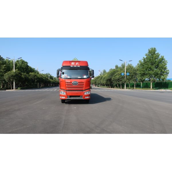CIMC LINYU FAW 8*4 31 Cub Aluminum Alloy Diesel Tanker Truck Petrol Fuel Transport Truck