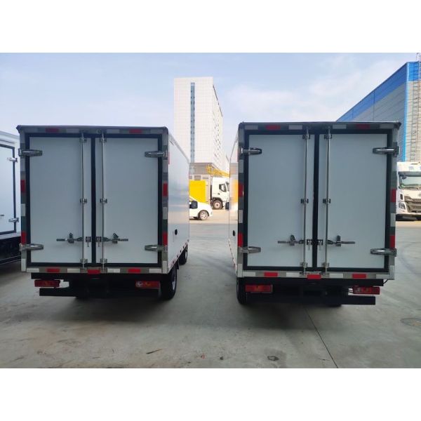 1-2 toneladas Dirección derecha Camiones FOTON Camión mini congelador