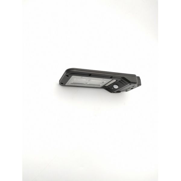 Литий PS 2pcs света потока солнечного датчика УДАРА уличных светов 4 СИД ABS солнечный приведенный в действие 18650 1200mAh