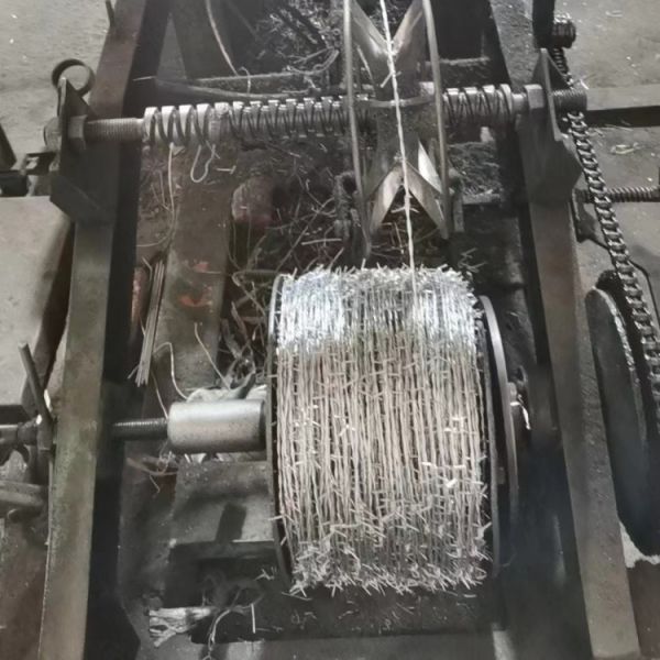 Electro Galvanized BWG12x12 Barbed Concertina Wire for Security Fencing