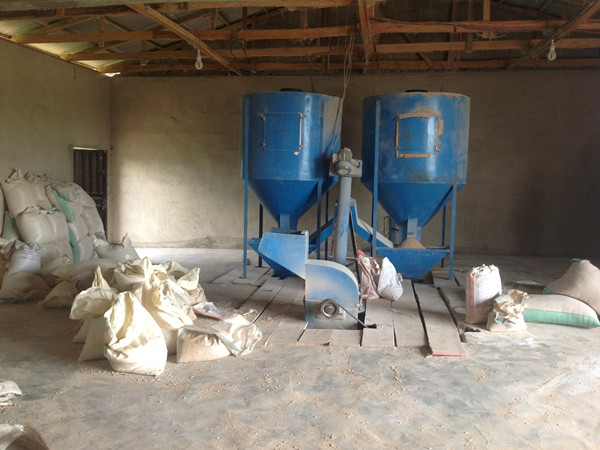 Цена клетки батареи слоя эффективности в Нигерии Эмили