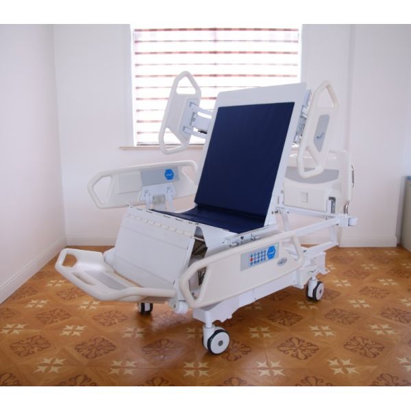 Remote Control Hospital Electric Beds , Large Size Hospital Emergency Bed