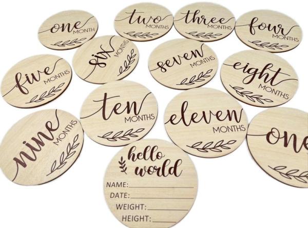 Des cartes de la plus haute importance mensuelle - Les disques en bois parfaits pour les animaux adorables Des cartes de la plus haute importance de votre nouveau-né