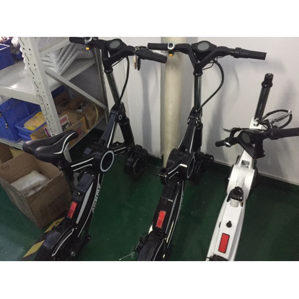 Max Range 40KM E Bike Folding Mini Electric Bike With 36V Voltage 8.5AH Lithium Battery