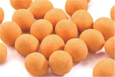 O sabor do queijo revestiu o petisco do amendoim, cor amarela vitrificada açúcar dos amendoins das vitaminas