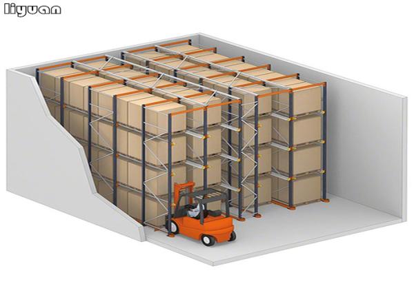 Conduza na capacidade de aço inoxidável do sistema Q235B do racking do armazém 500-5000 quilogramas
