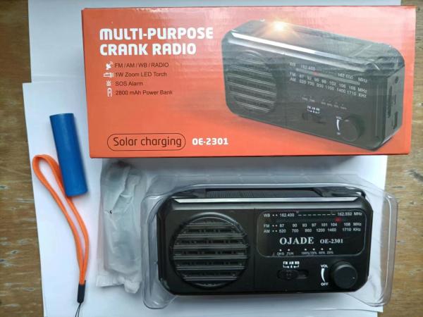 É o diodo emissor de luz de rádio do poder do carregador do telefone da manivela solar da emergência da WB de Fm