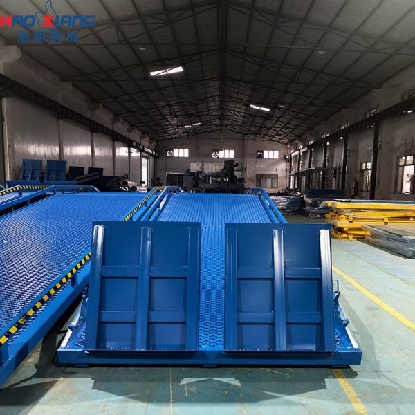 Versatile 10-Meter Manual Ramp with 10-Ton Capacity and Convenient Flip Board