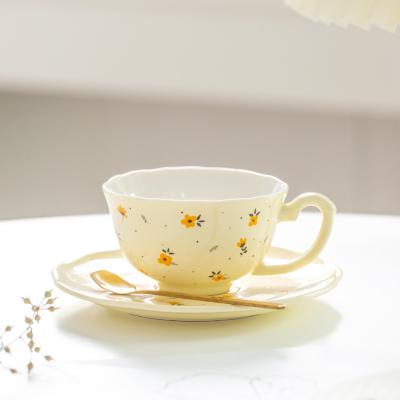 European-style Luxurious Small Green Flower Coffee Cups And Saucers With Spoons Custom-made Ceramic Glazed Flower Tea Cups And Mugs For Men And Women