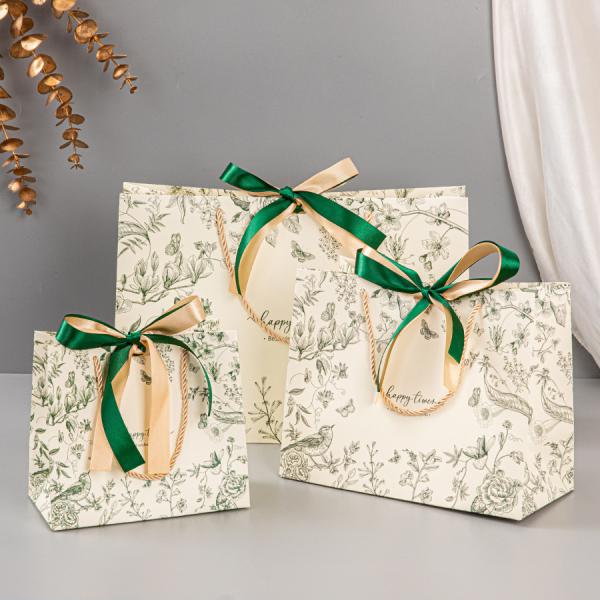 Sac en papier Sac cadeau Haut de gamme Rétro Couleur Noeud Papillon Sac à main Sac d'emballage cadeau Sac cadeau de vêtements Sac cadeau de bonbons