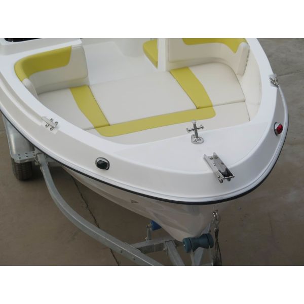 40HP 5m comfortable fiberglass pleasure yacht with all cushions