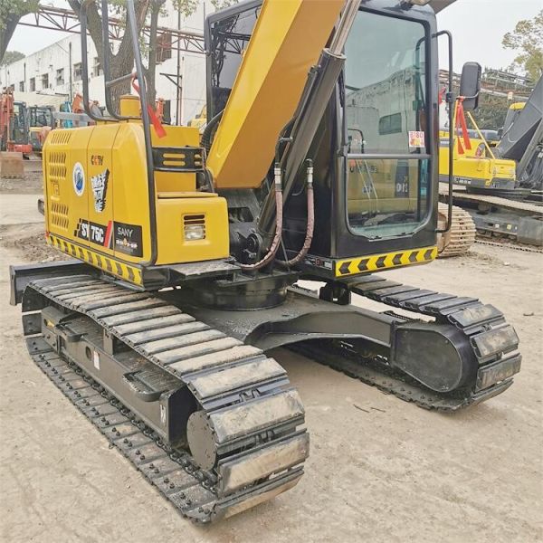Sany 55 60 75 Excavator in Good Condition with Blade and Original Hydraulic Valve