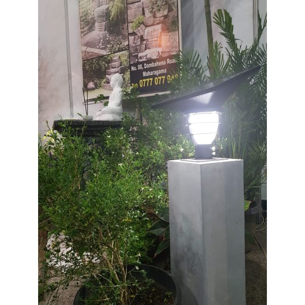 LiFePO4 Battery Led Solar Yard Lights 210lm/w Aluminum Alloy Lamp Head For Garden