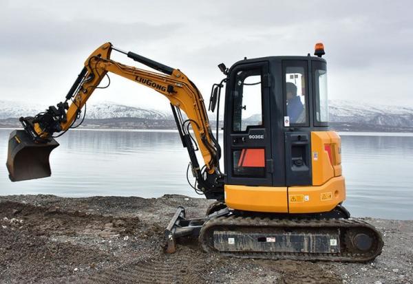 Liugong 3ton mini excavator 9035E High digging power and 35KW for precise performance