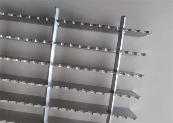 Pintura com pistola raspagem estampada de 32 x de 5mm serrilhada com passagens