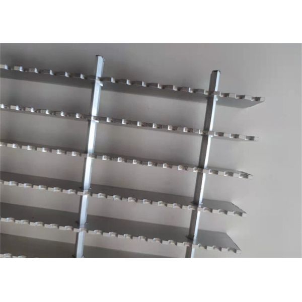 reja Prensa-bloqueada de aluminio 5032-H32 con la reja llana o serrada de la calzada en la plataforma